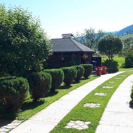 Sukhoviia Hotel Yasinya Exterior photo